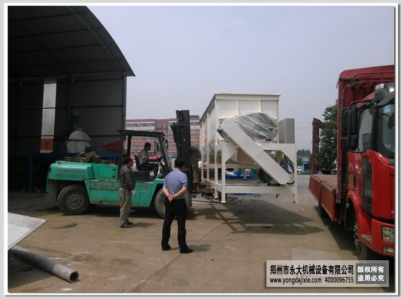 大型干粉攪拌機發(fā)貨現(xiàn)場