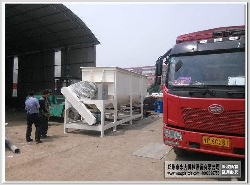 大型干粉攪拌機發(fā)貨現(xiàn)場